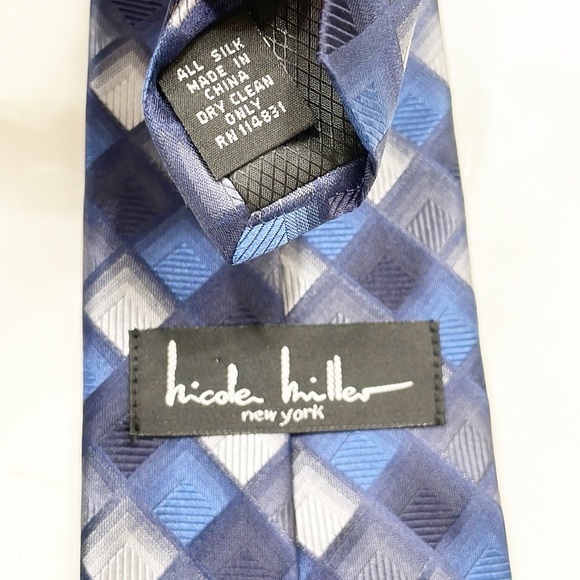 Nicole Miller geometric 100% silk standard tie - Picture 4 of 4